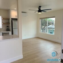 Building Photo - 734-740.5-7405 Jamaica Ct