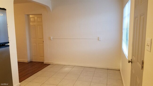 Building Photo - 3 br, 1 bath House - 6819 North 32nd Avenue