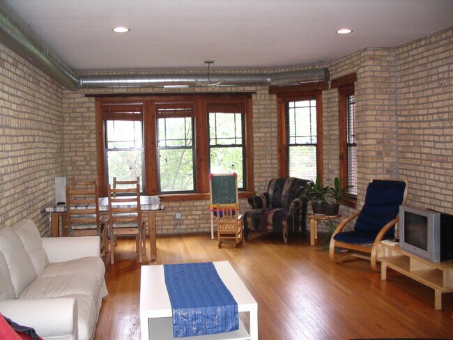 Foto del edificio - 7022 N Paulina St