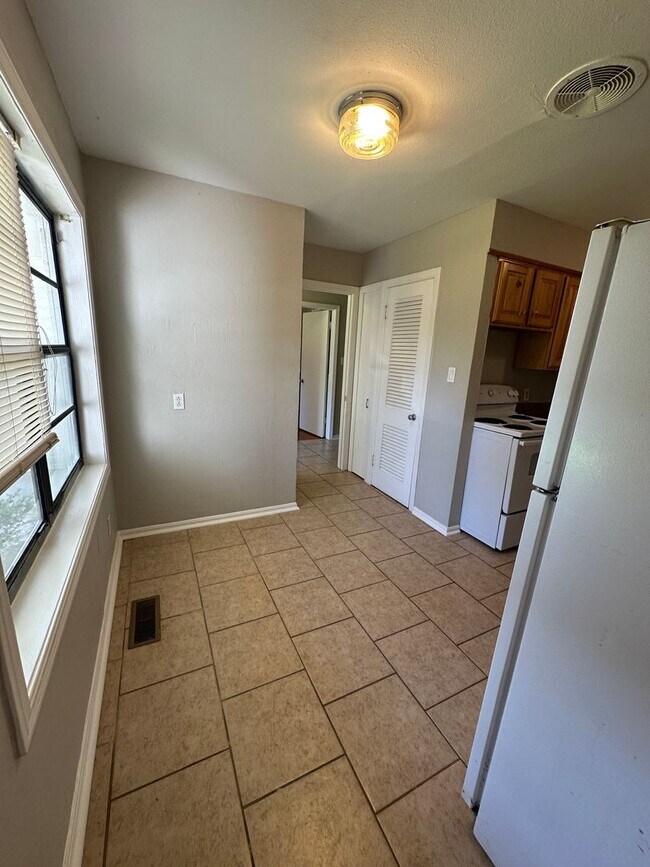 Foto del edificio - $1,800.00 Move-In-Special