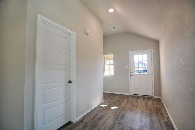 Foto del edificio - 21434 Holly Heights Rd