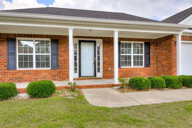 Building Photo - Updated Brick Ranch!