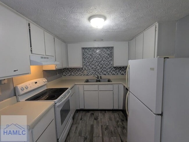 Building Photo - 79 Ivey St