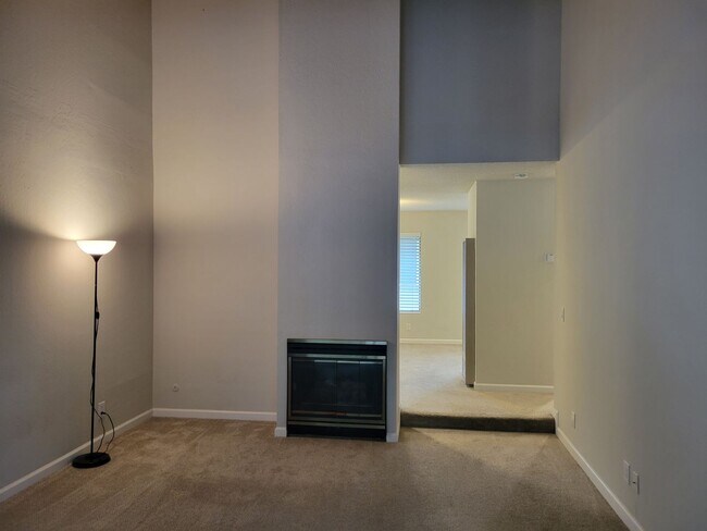 Foto del edificio - Spacious and Updated 1 Bedroom Convenientl...