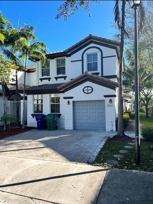 Foto del edificio - 7605 NW 115th Ct