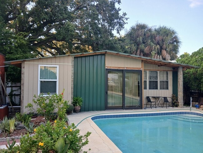 Building Photo - 273 Lexington Dr