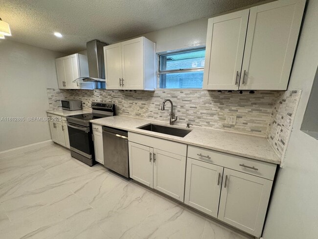 Building Photo - 1651 Van Buren St