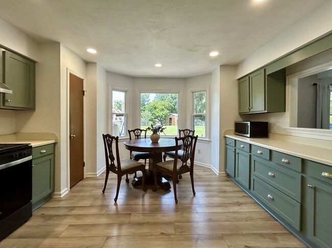 Building Photo - 1701 Everest Cir