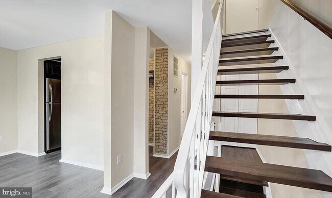 Building Photo - 168 Daimler Dr