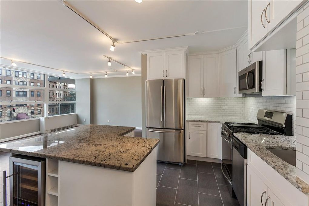 Foto principal - 6050 Kennedy Blvd E