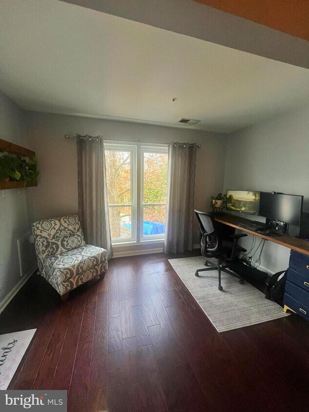 3175 Summit Square Dr Unit 5D3, Oakton, VA 22124 Room for Rent in