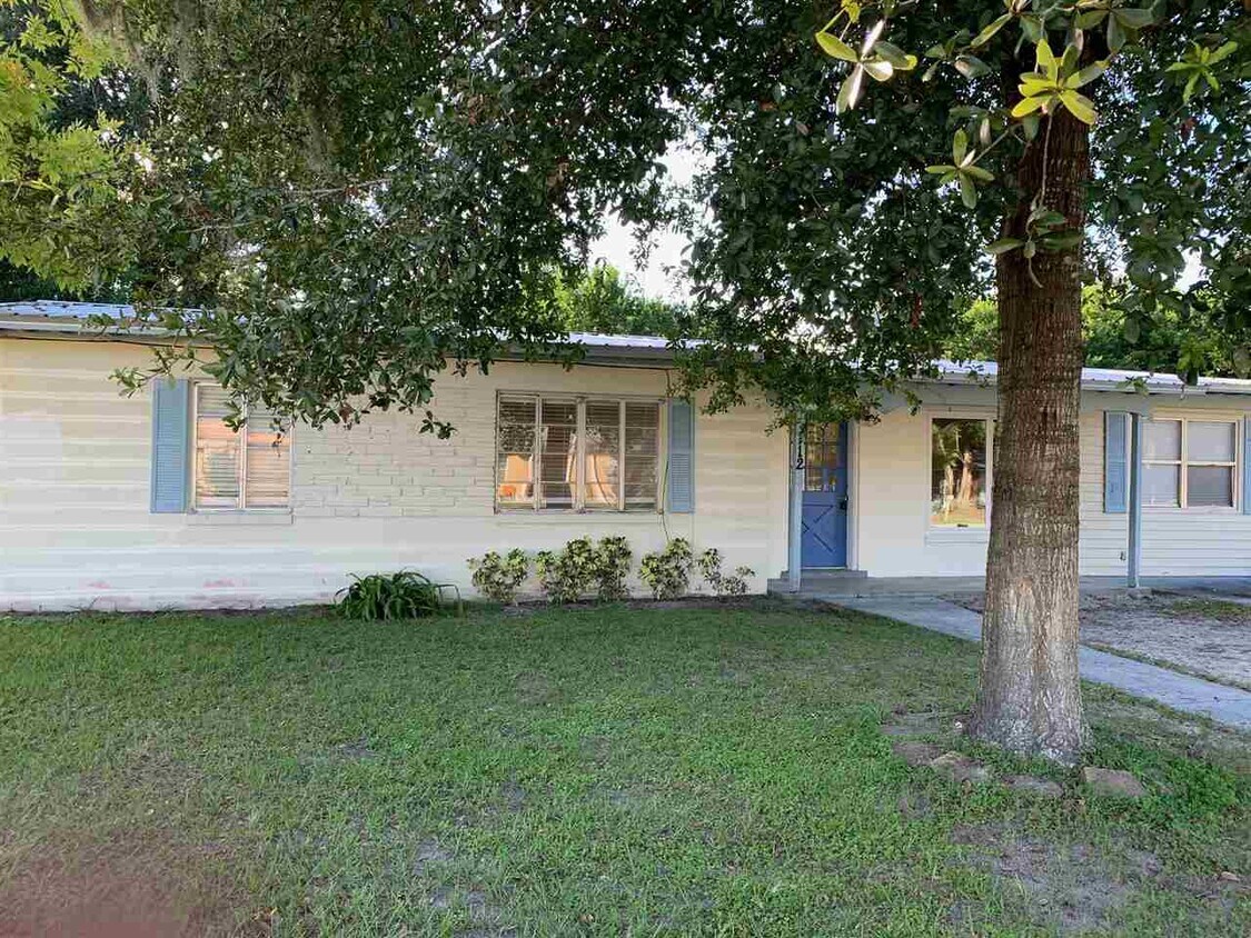 112 Hibiscus St, Palatka, FL 32177 House Rental in Palatka, FL
