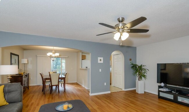 Foto del edificio - 4649 Ashburn Square Dr