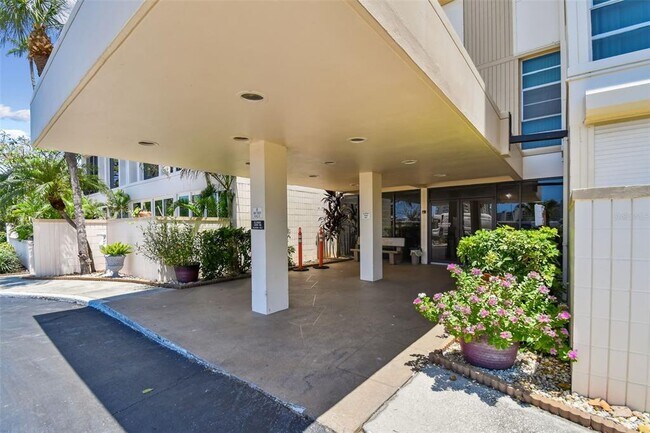 Foto del edificio - 7400 Sun Island Dr S