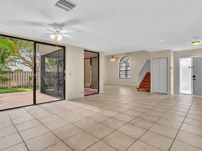 Foto del edificio - 10731 NW 16th Ct