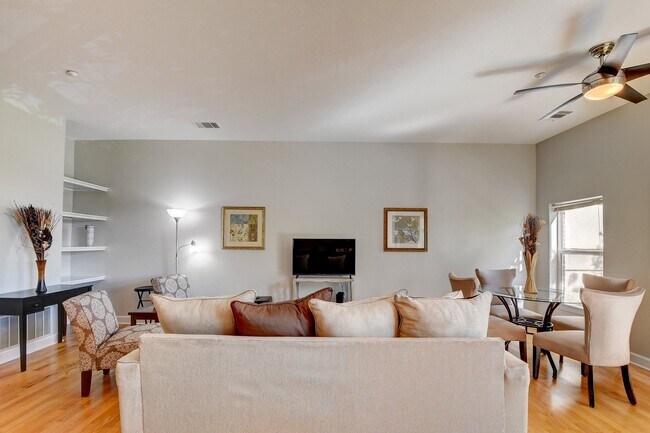 Foto del edificio - 5677 S Park Pl