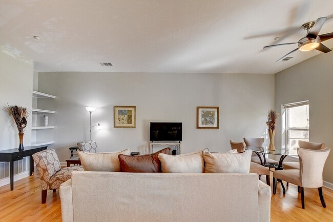 Photo - 5677 S Park Pl Apartment