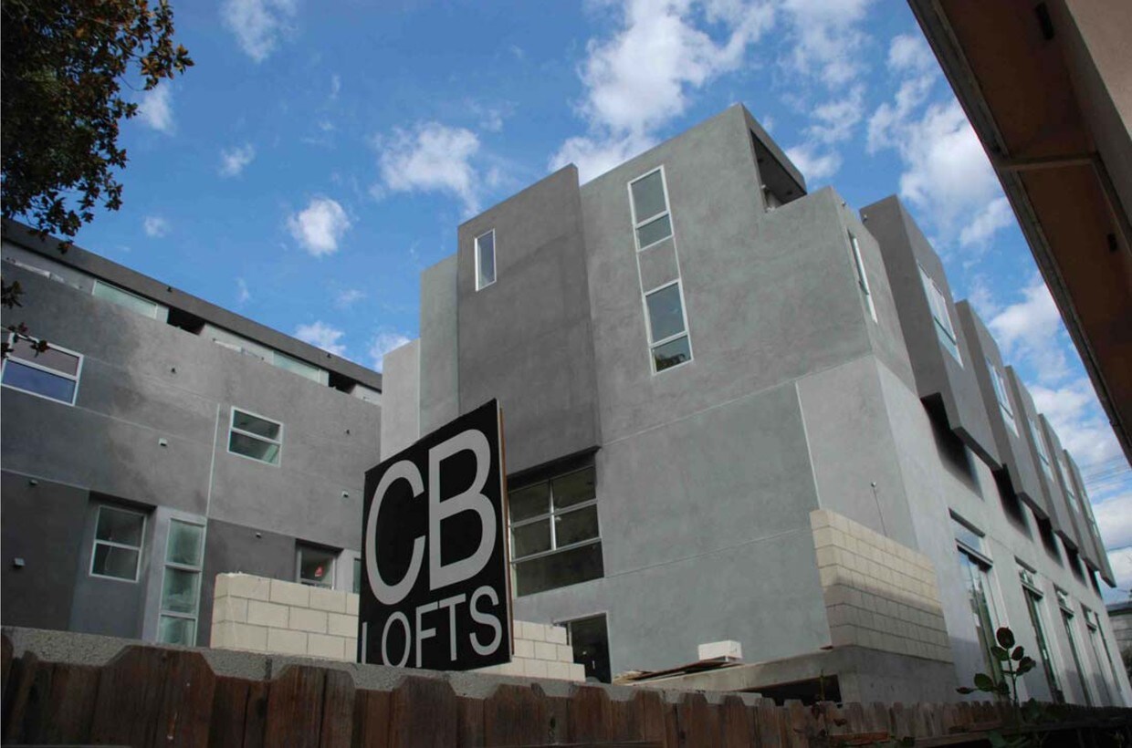 Foto principal - 1220 N Orange Grove Ave