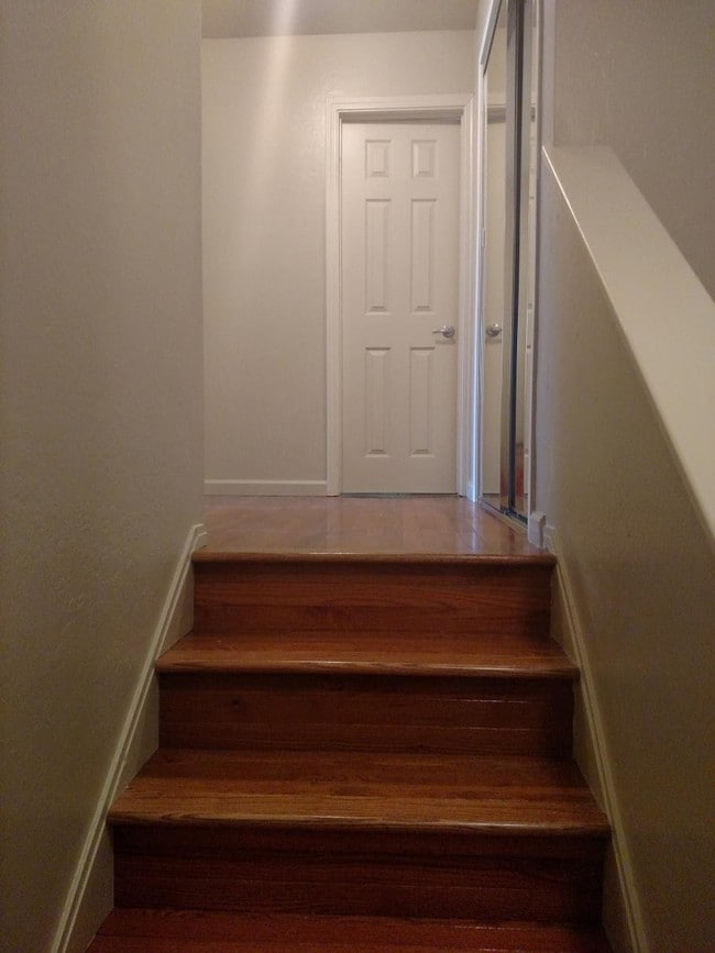 Building Photo - 101 Oak Rim Way