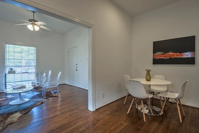 Building Photo - 822 Haines Ave