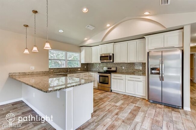 Building Photo - 5 br, 4 bath House - 9312 Old Gibsonton Dr...