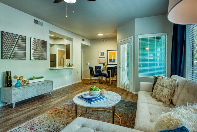 Building Photo - Galleria Palms