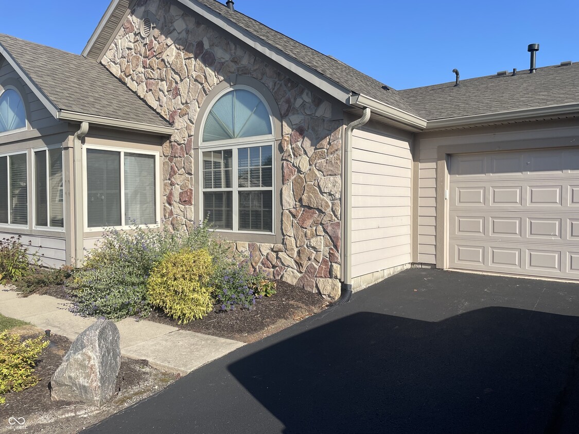 Primary Photo - 7929 Gold Brook Dr