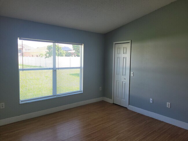 Building Photo - 345Ayle