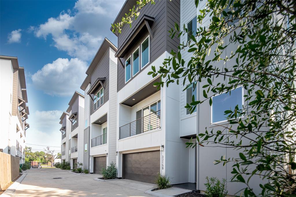 Foto principal - 3215 Ennis St