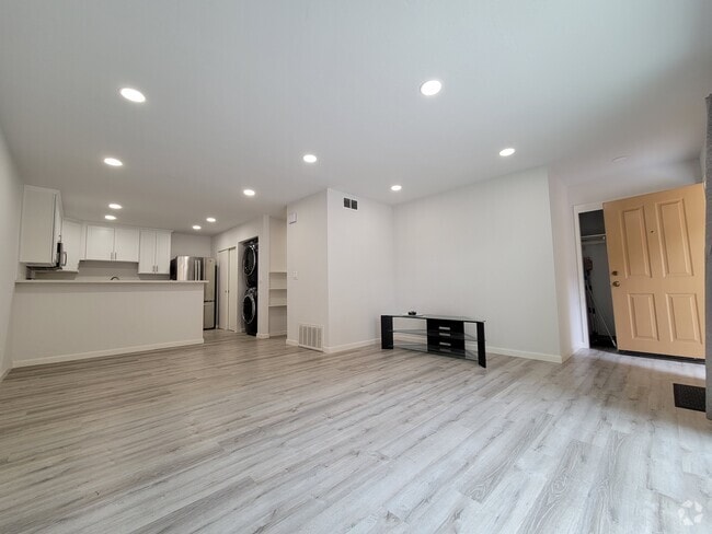 Building Photo - 125 Connemara Way