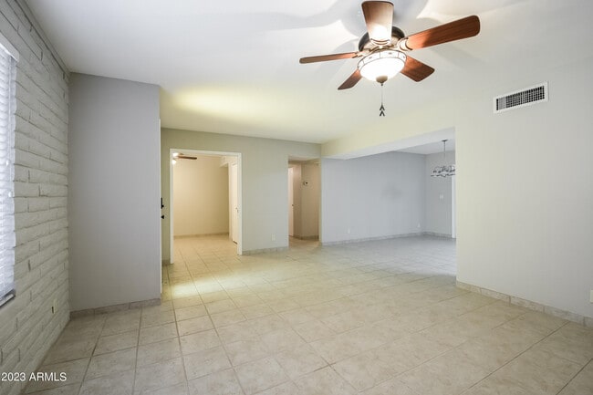 Building Photo - 308 W Mission Ln
