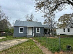 Building Photo - 102 White Ave