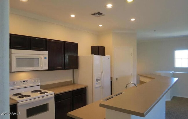 Building Photo - 7512 S 31st Pl