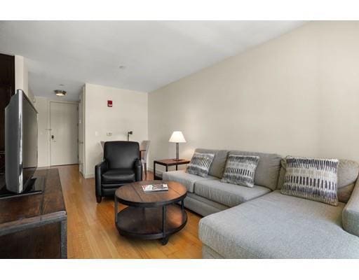 Building Photo - 400 Stuart St