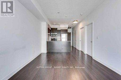 Photo du bâtiment - 365 Prince of Wales Dr