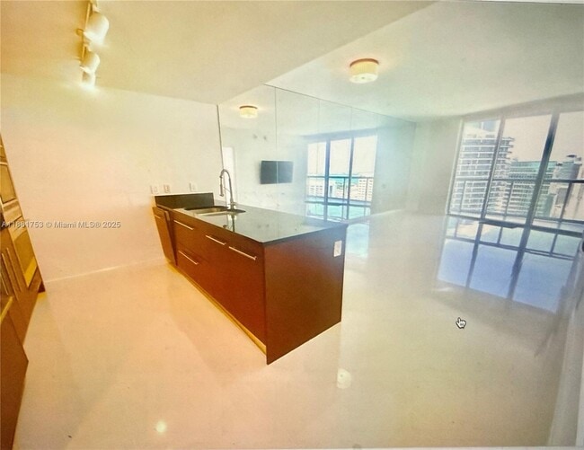 Building Photo - 475 Brickell Ave