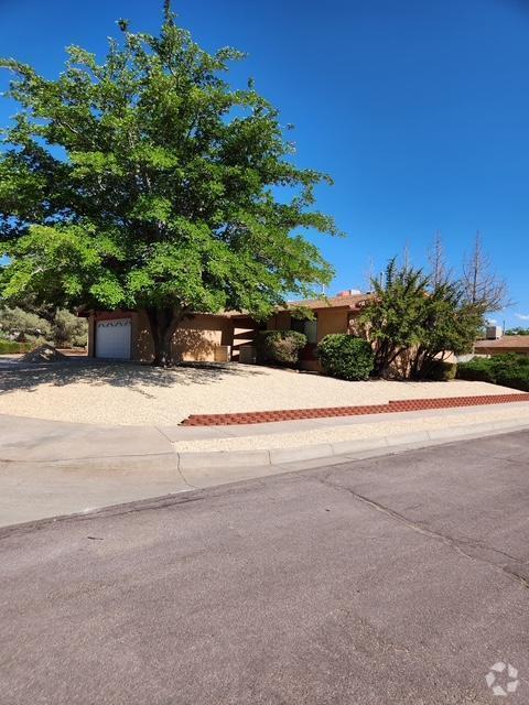 Building Photo - 618 Esquire Ct NE