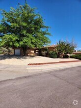 Building Photo - 618 Esquire Ct NE