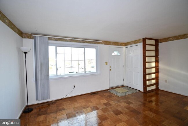 Building Photo - 1139 Circle Dr