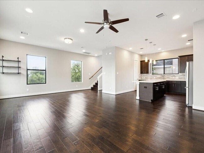 Foto del edificio - 3212 N MacGregor Way