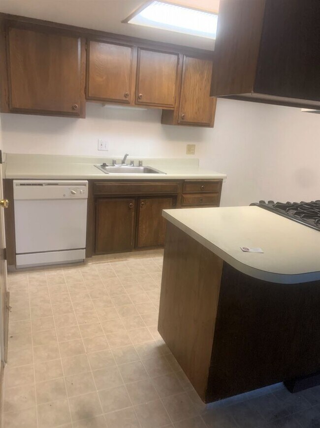 Foto del edificio - Available Now