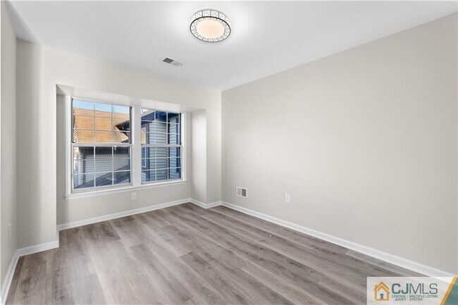 Foto del edificio - 13 Canterbury Dr