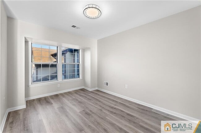 Building Photo - 13 Canterbury Dr