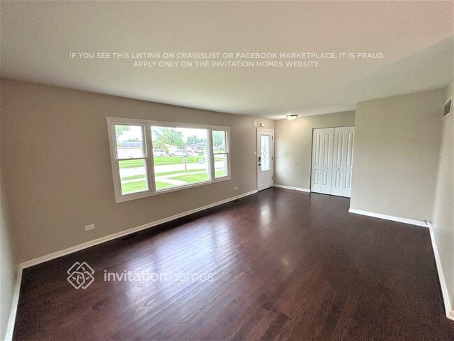 Building Photo - 8840 Hickory Dr