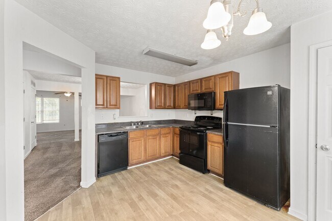Building Photo - Updated townhome in Decatur!!