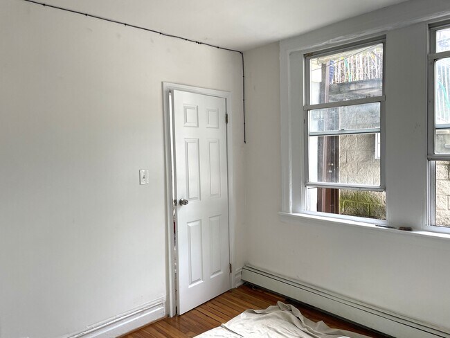 Foto del edificio - 3240 Cambridge Ave