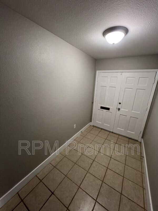Foto del edificio - 464 Wilton Dr