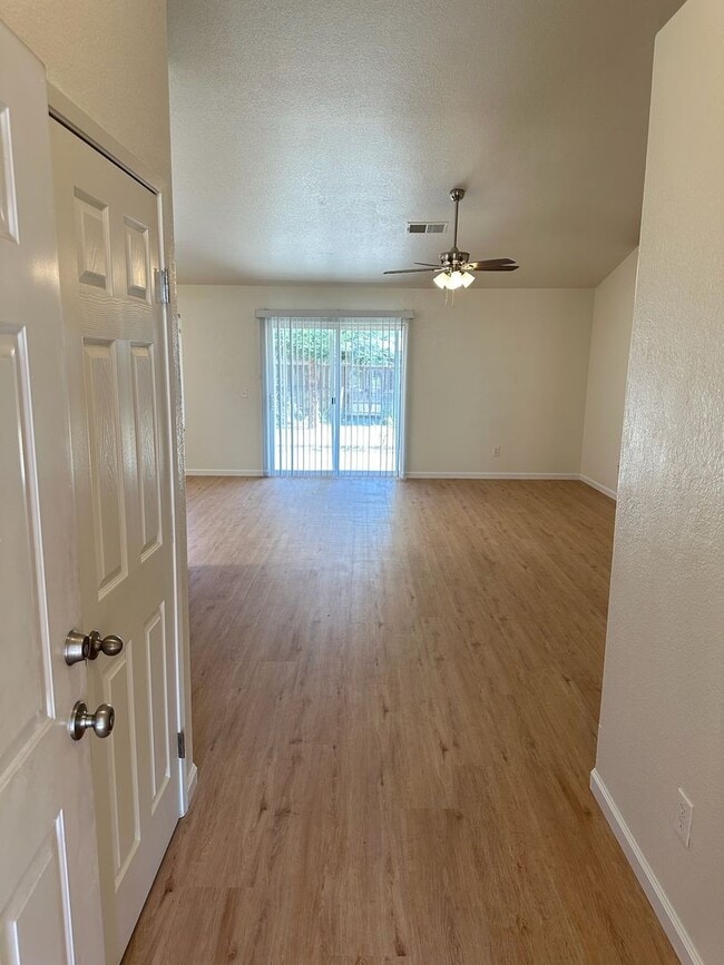 Building Photo - 132 W. ROBIN AVE. - 3 BEDROOM 2 BATHROOM -...
