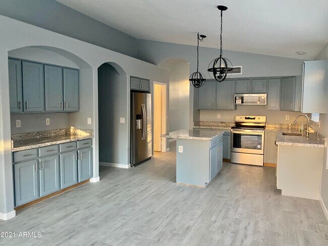 Building Photo - 3714 E Potter Dr