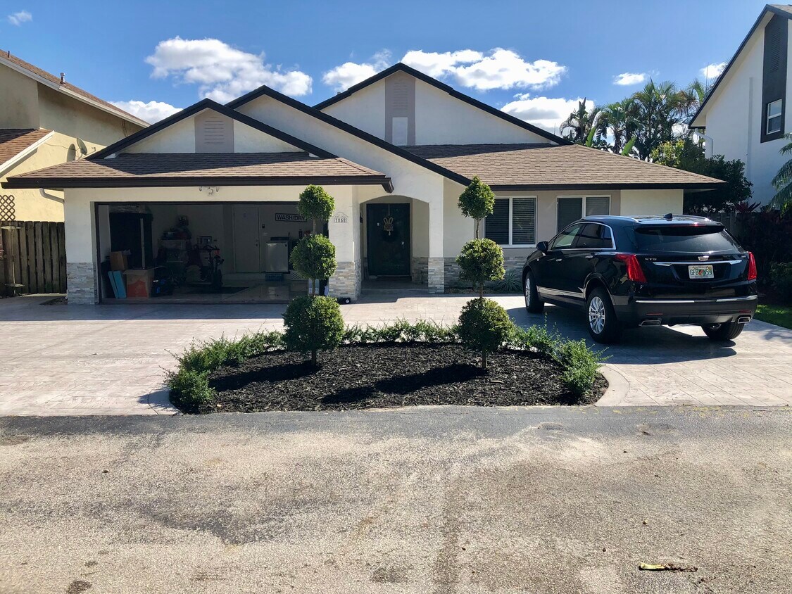 Primary Photo - 7858 NW 189th St